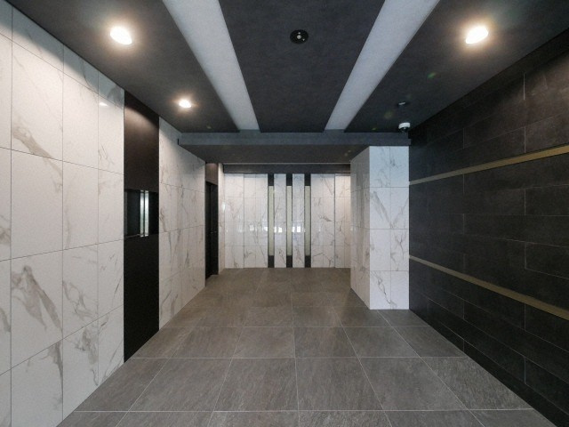 グランカリテ九条南のロビー