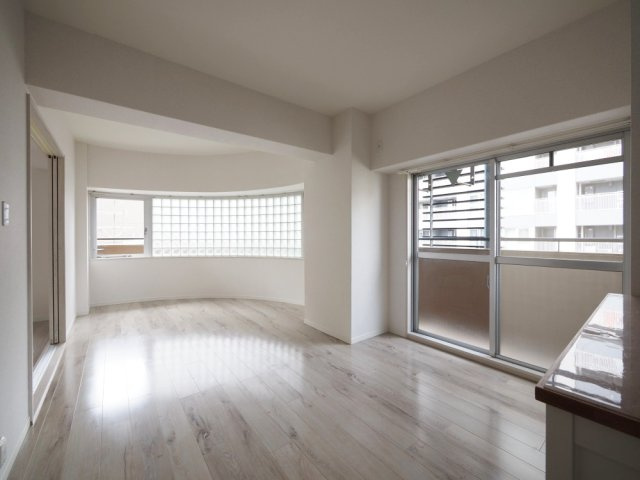 大阪市北区国分寺２丁目の賃貸マンションの居間・リビング