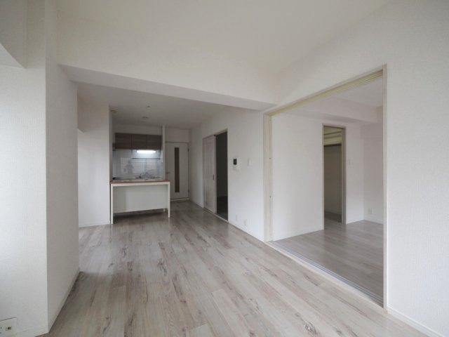 大阪市北区国分寺２丁目の賃貸マンションの居間・リビング