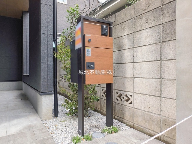 杉並区下井草1丁目 全1棟の設備|郵便ポスト・宅配ボックス