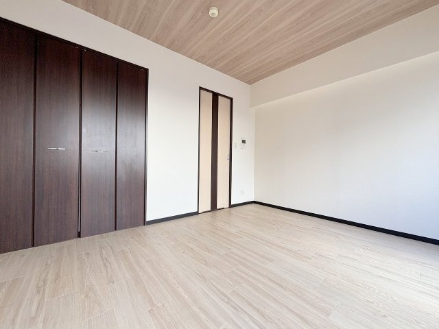 アーバンフラッツ西中島の洋室