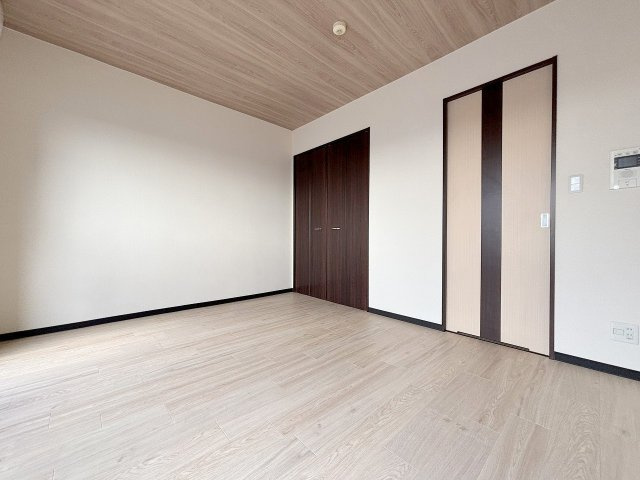 アーバンフラッツ西中島の洋室