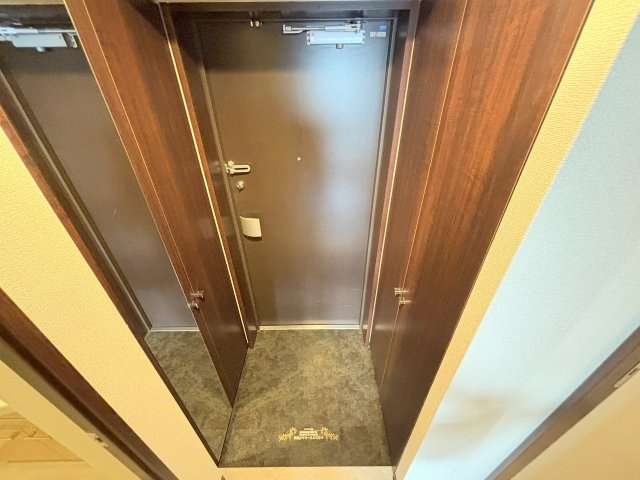 アーバンフラッツ西中島の玄関