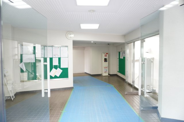 越谷ファミリータウンD棟のエントランス