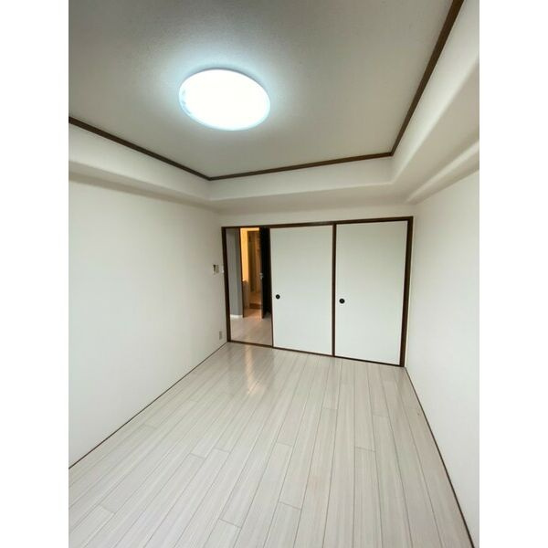 JMRレジデンス新大阪(旧メロディハイム新大阪)の洋室