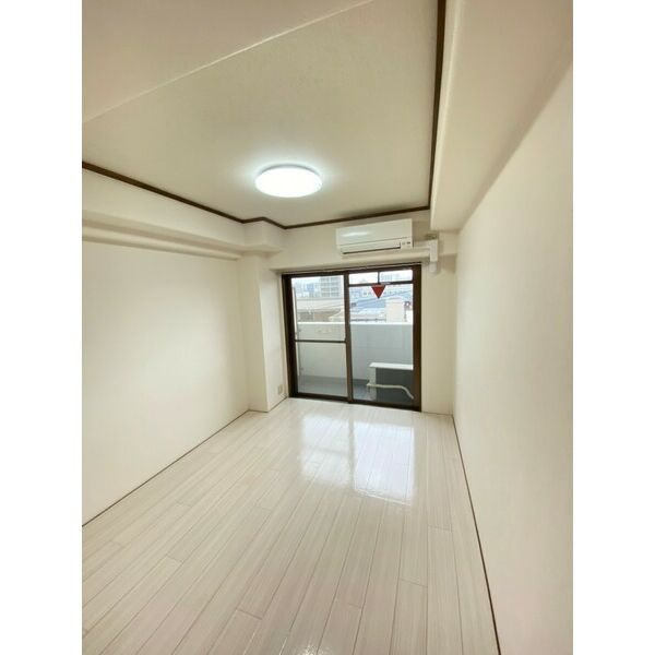 JMRレジデンス新大阪(旧メロディハイム新大阪)の洋室