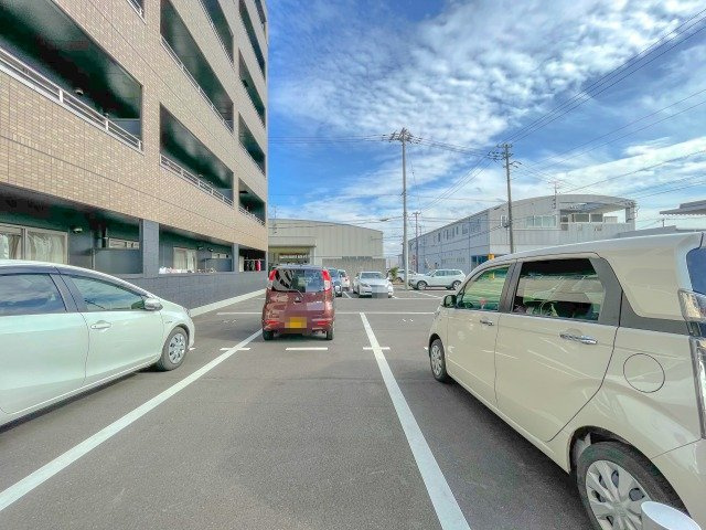リベルテ・パレⅠの駐車場|車をお持ちの方に嬉しい駐車場付きの物件です