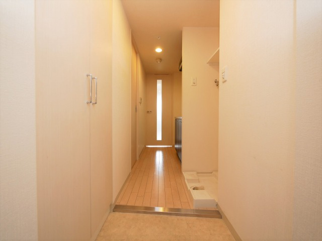 エステムプラザ難波WESTリバークロスの玄関