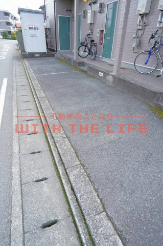 プラムハウス上津【キャッシュバック対象物件】の駐車場|駐車場があるので、車を買う予定の方も安心です