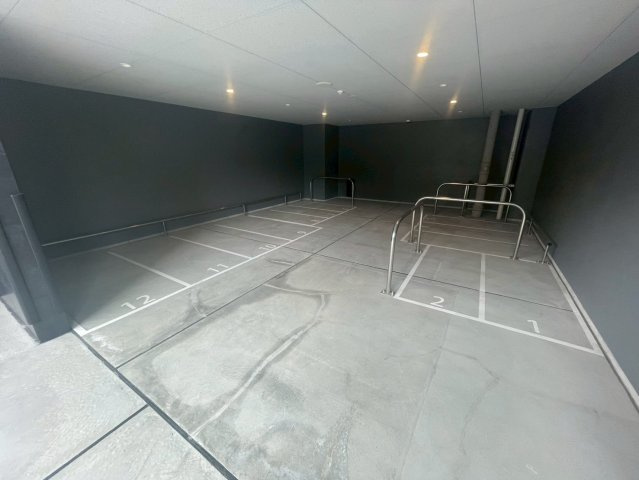 ブランシエスタ森ノ宮の駐車場