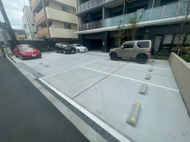 ブランシエスタ森ノ宮の駐車場