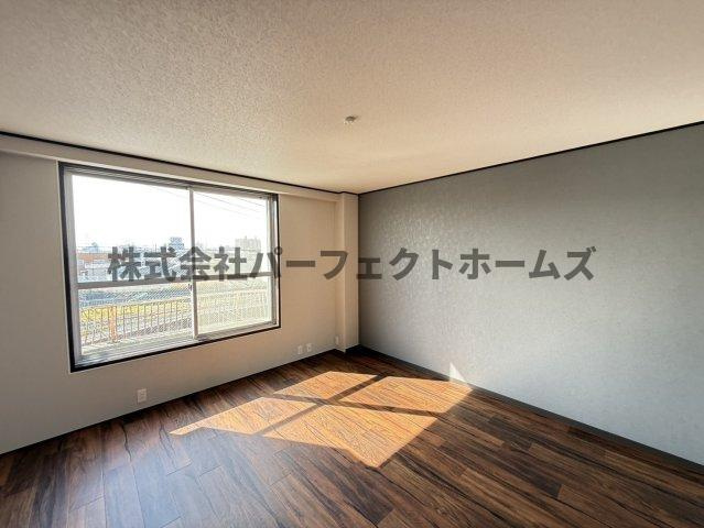 国松町戸建　賃貸の洋室|明るい洋室です