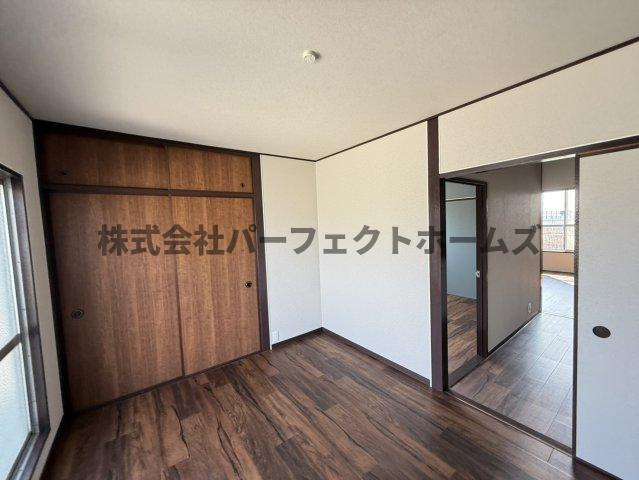 国松町戸建　賃貸の洋室|落ち着いた色調の洋室です