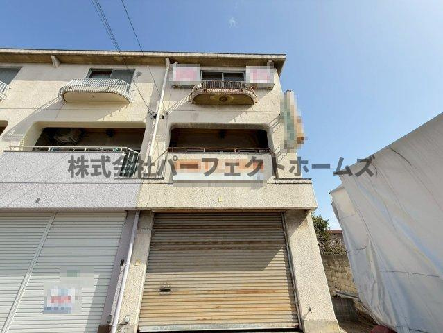 国松町戸建　賃貸の外観|1階倉庫は使用中です