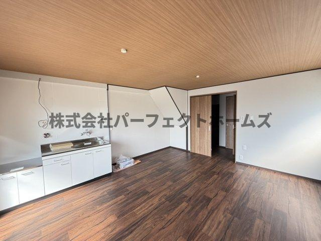 国松町戸建　賃貸の居間・リビング|ゆったり過ごせる居間です