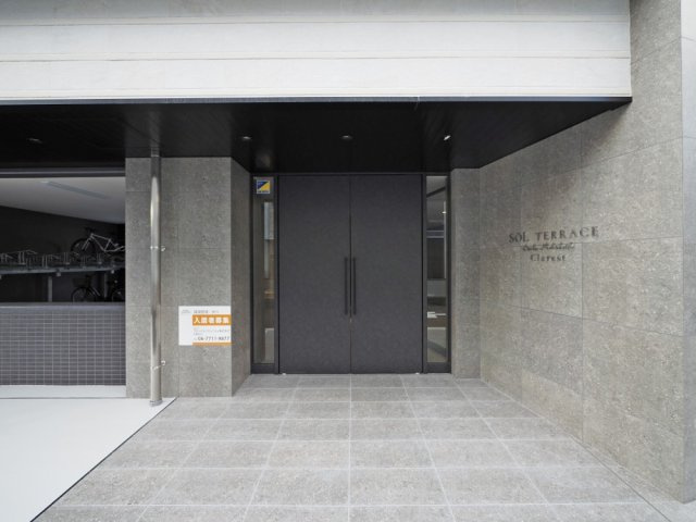 大阪市城東区東中浜２丁目の賃貸マンションのエントランス