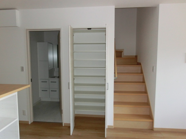 プランドールＢ棟の居間・リビング