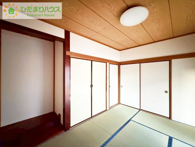 常陸太田市幡町　中古戸建の和室|扉を閉じれば来客用のお部屋として。開いて広い空間を作れば、お子様の遊び部屋として使えます！