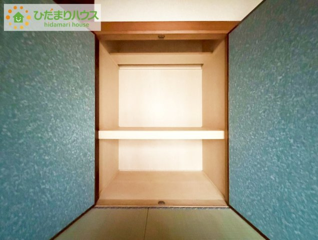 常陸太田市幡町　中古戸建の和室|上下に分かれた押入は収納力◎。お布団はもちろん、衣装ケースや季節家電の保管にも便利です。