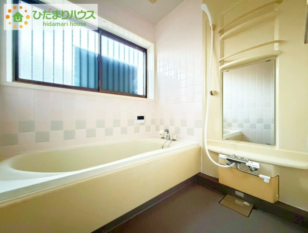 常陸太田市幡町　中古戸建の浴室|疲れが癒せる大きなバスタブ♪帰りが遅いご家族の方も気持ちよく入浴頂ける追焚き機能など設備も整っております(^^)/