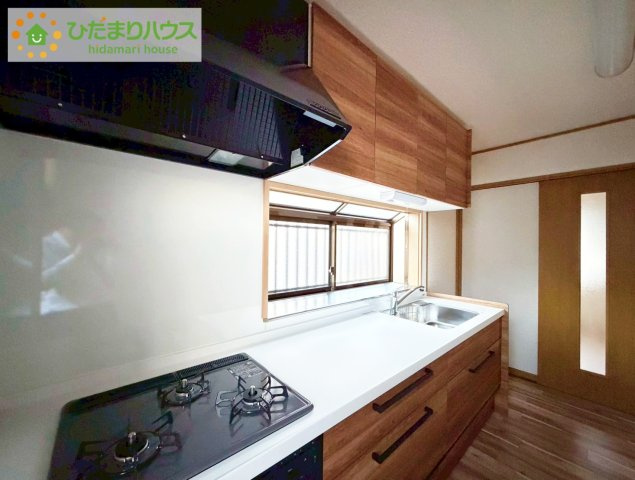 常陸太田市幡町　中古戸建のキッチン|3口コンロでお料理する時間も短くなりそうですね(*‘∀‘)