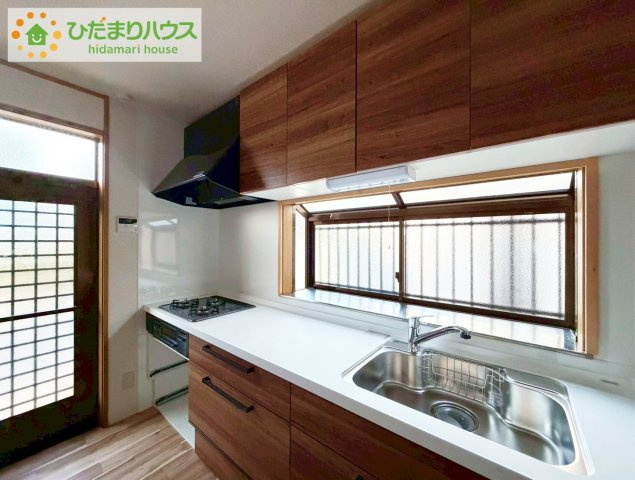 常陸太田市幡町　中古戸建のキッチン|キッチンに勝手口があり、家事動線が良い間取りです！