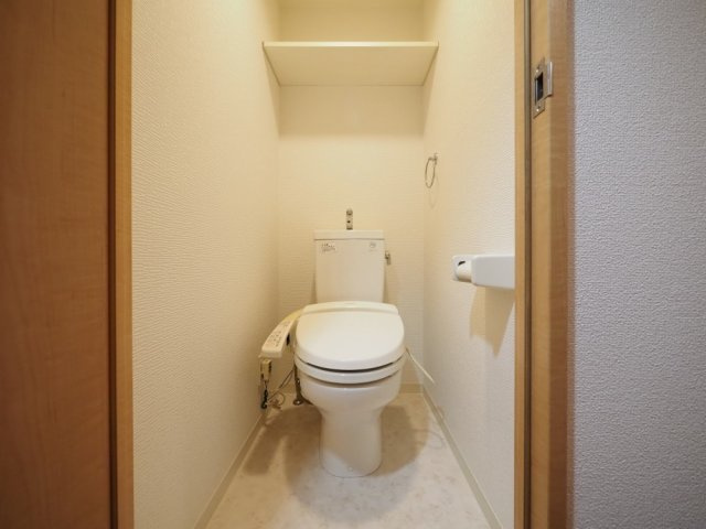 大阪市中央区内淡路町３丁目の賃貸マンションのトイレ