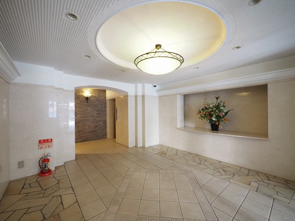 大阪市中央区内淡路町３丁目の賃貸マンションのロビー