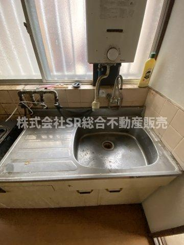 六万寺町1丁目中古戸建のキッチン|リフォームプランなら弊社にお任せ！
資金面・オシャレな雰囲気・スタンダード
あなたの希望を叶えます！