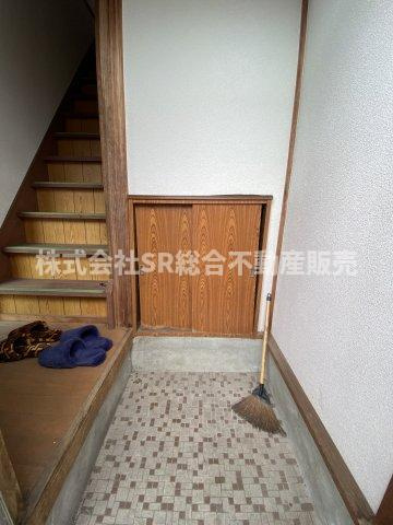 六万寺町1丁目中古戸建の玄関|シンプルで使いやすい玄関です