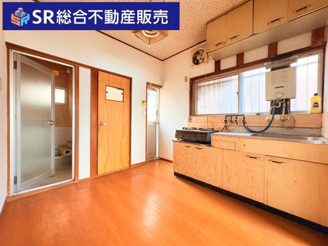 六万寺町1丁目中古戸建のキッチン|1階4.5帖の家事がしやすいダイニングキッチンです♪