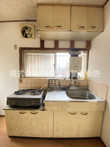 六万寺町1丁目中古戸建のキッチン|システムキッチンに新調すれば快適にお料理できます！