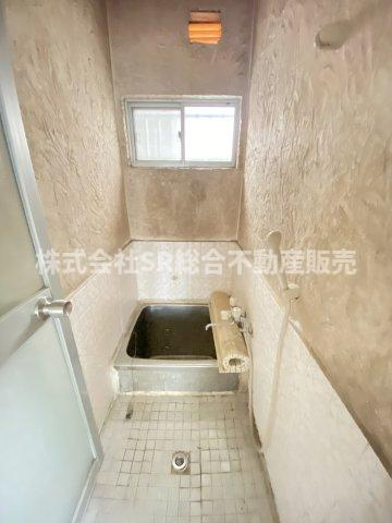六万寺町1丁目中古戸建の浴室|お風呂には窓もあり、換気がバッチリとできます☆