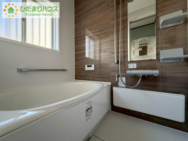 ひたちなか市海門町2丁目　中古戸建　の浴室|清潔感のある浴室は自分一人のリラックス空間を演出してくれます。もちろんお子様と一緒でも十分な広さがあり快適です(^^♪