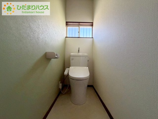 ひたちなか市海門町2丁目　中古戸建　のトイレ|小窓が付いているので、トイレも明るい空間になっております♪