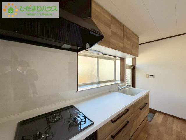 ひたちなか市海門町2丁目　中古戸建　のキッチン|3口コンロでお料理する時間も短くなりそうですね(*‘∀‘)