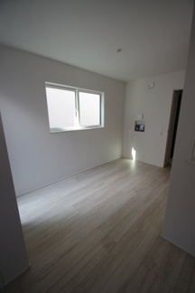 【居間・リビング】 | 【仲介手数料無料！！】稲城市平尾1丁目　新築戸建て（全4棟）3号棟　4780万円