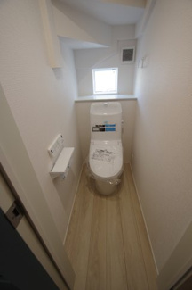 【トイレ】 | 【仲介手数料無料！！】稲城市平尾1丁目　新築戸建て（全4棟）3号棟　4780万円