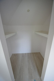 【収納】 | 【仲介手数料無料！！】稲城市平尾1丁目　新築戸建て（全4棟）3号棟　4780万円 | 洋室6帖のWIC（ウォークインクローゼット）