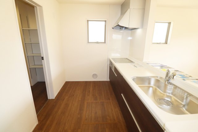 郡山市大槻町字前畑　　　１号棟　　　小山田小学校、大槻中学区　の居間・リビング|※同社施工例