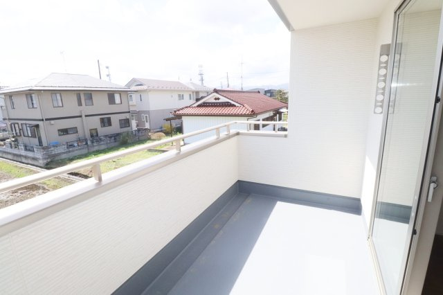 郡山市大槻町字前畑　　　１号棟　　　小山田小学校、大槻中学区　のバルコニー