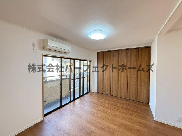 打上宮前町戸建　賃貸の居間・リビング|ゆったり過ごせる居間です