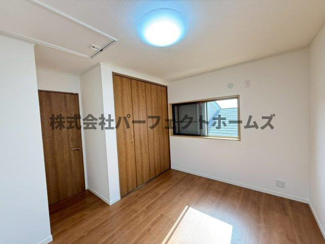 打上宮前町戸建　賃貸の洋室|明るい洋室です