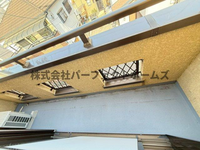 打上宮前町戸建　賃貸のバルコニー|外からの目が気にならないバルコニーで洗濯物が干せます