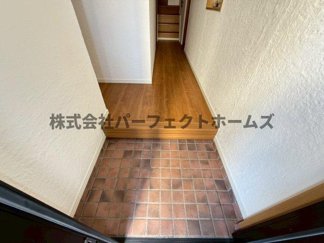 打上宮前町戸建　賃貸の玄関|明るい玄関です