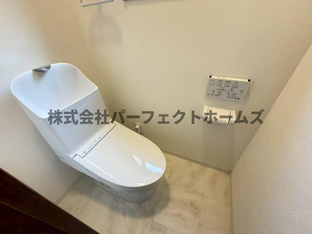 打上宮前町戸建　賃貸のトイレ|2階トイレです