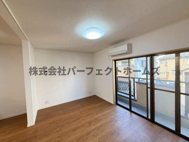 打上宮前町戸建　賃貸の居間・リビング|居間です