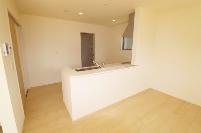 郡山市大槻町字前畑　　　2号棟　　　小山田小学校、大槻中学区　の居間・リビング|※同社施工例