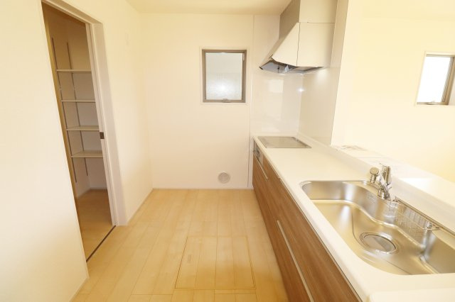 郡山市大槻町字前畑　　　2号棟　　　小山田小学校、大槻中学区　のキッチン|※同社施工例