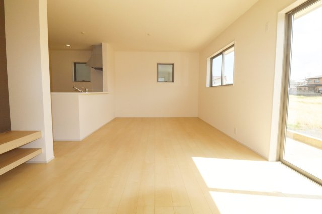 郡山市大槻町字前畑　　　2号棟　　　小山田小学校、大槻中学区　の居間・リビング|※同社施工例